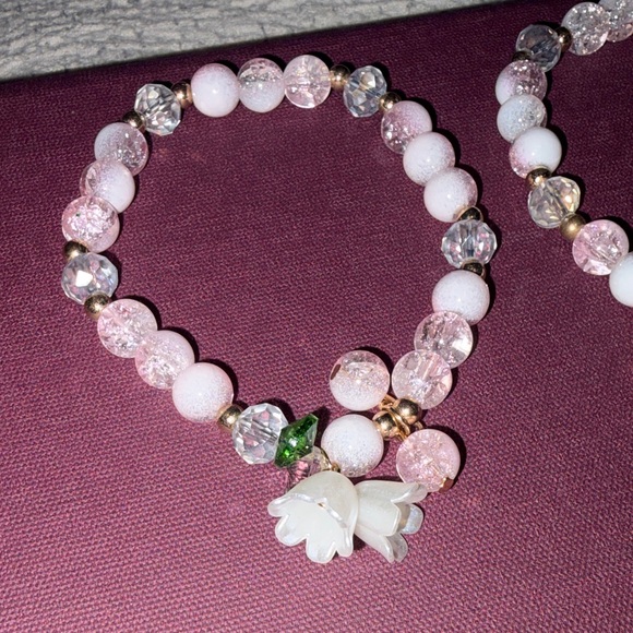 Pale Pink Lily Flower Beaded Bracelet NEW - Picture 3 of 5